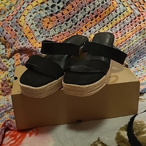 3/$15🚨WAS $49. PIEPIEBUY Black Wedge Espadrille Slip on Sandals - Picture 7 of 9
